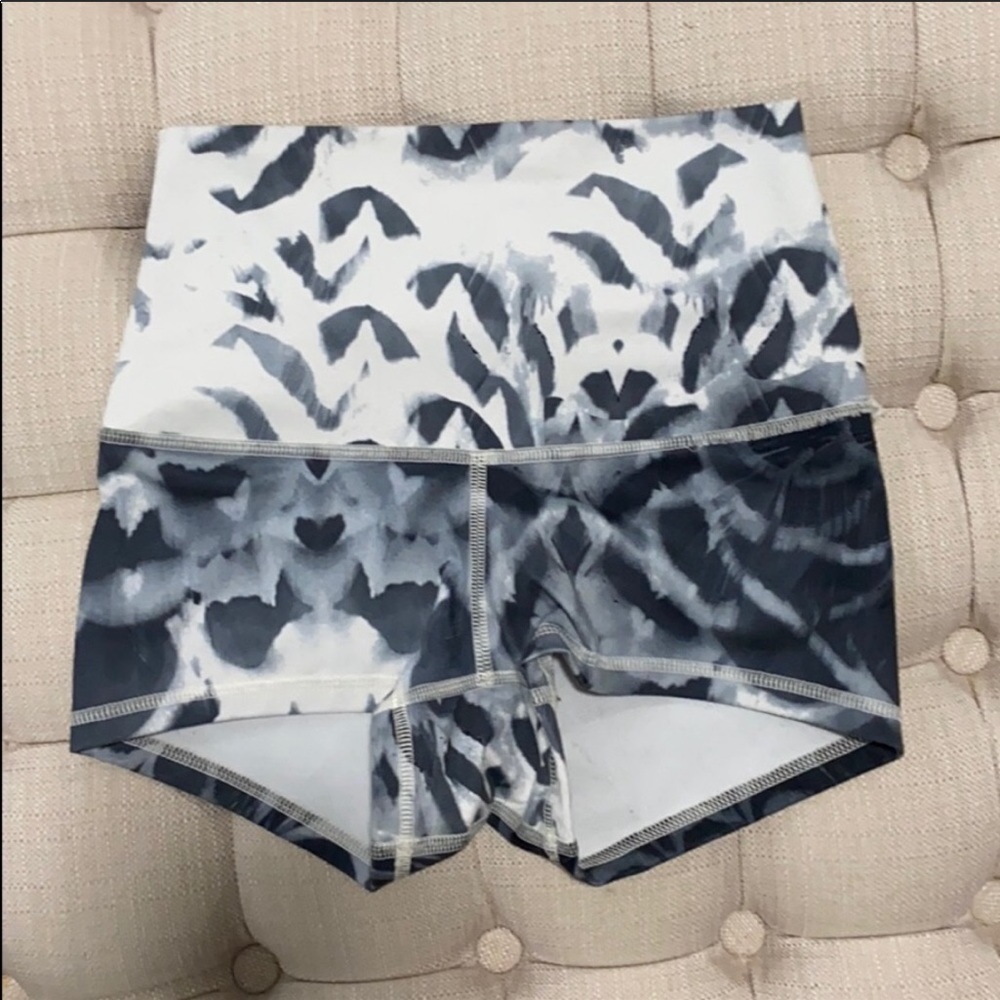 Lululemon Wide Waistband Booty Shorts